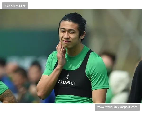 国安球员张玉宁单刀中柱，错失扩大比分机会