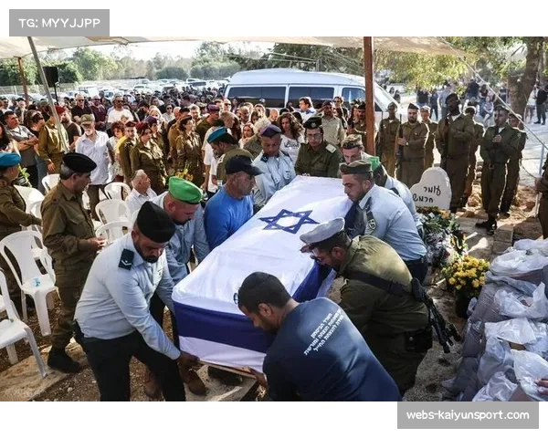 卡塔尔站红旗事件：塞恩斯塔胎包装散落赛道，清理耗时